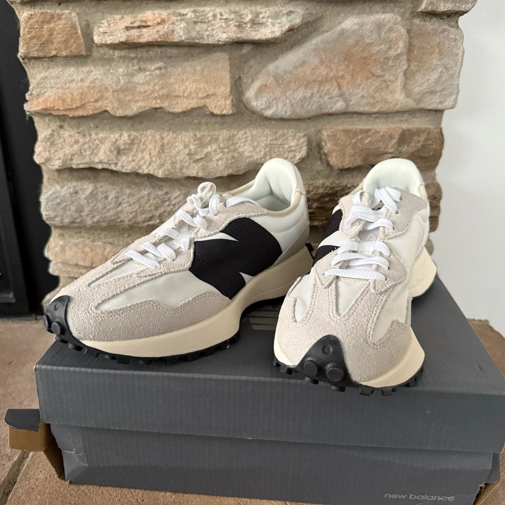 New Balance® 327 women's sneakers